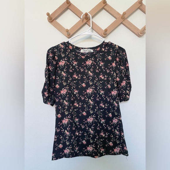 3/$30 Women’s Large Black Floral Top - Picture 1 of 2